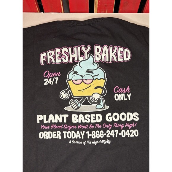 The High & Mighty Freshly Baked Cupcake Graphic T Shirt Black Mens Large Used - Picture 5 of 7